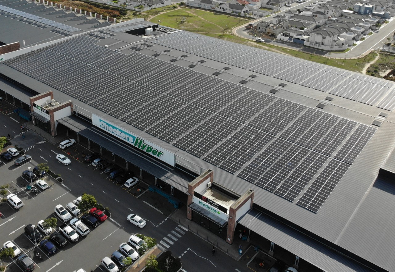 A Checkers Hyper rooftop with solar panels.