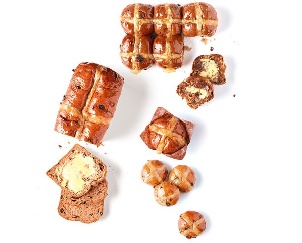 Improved hot cross bun recipe - with stoneground flour & Swiss chocolate